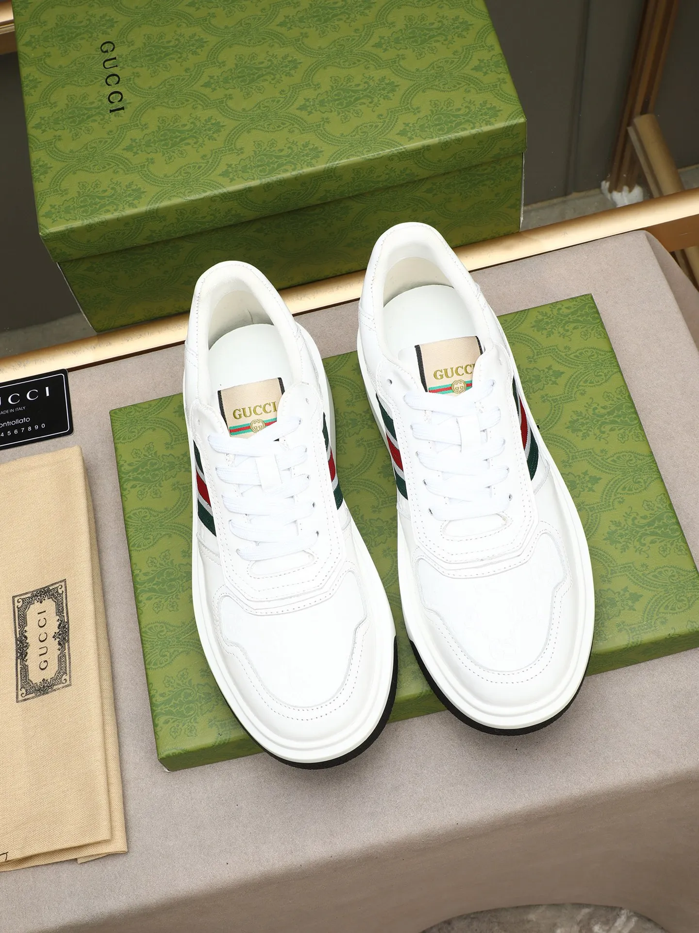 Men's shoes 💰480 New men's shoes GUCCI Fashion trend Made of first-layer calfskin ➕ washed sheep lining! The foot feels super comfortable and the workmanship is impeccable. Foam ultra-light outsole, size: 38-44 (45 customized) 3 colors to choose from!
